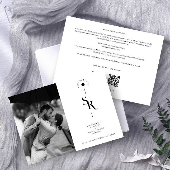 Eleganta utsökta svarta & vita bröllopsinitialer spara datumet (Delicate Exquisite Black & White Wedding Initials Photo Save the Date Card with Envelope.)