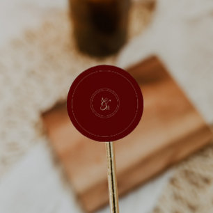 Eleganta vinröda monogram bröllopsinitialer runt klistermärke