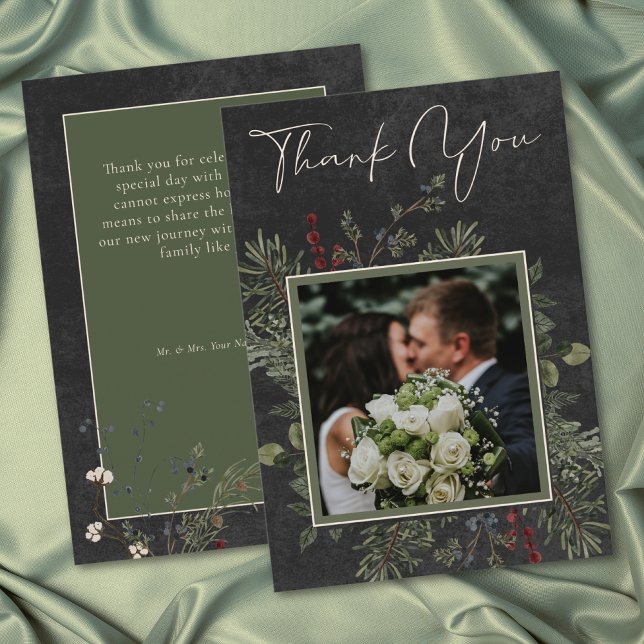Eleganta vinterbär och svart tallbröllop tack kort (Elegant Winter Berries & Pine Black Wedding Thank You Card)