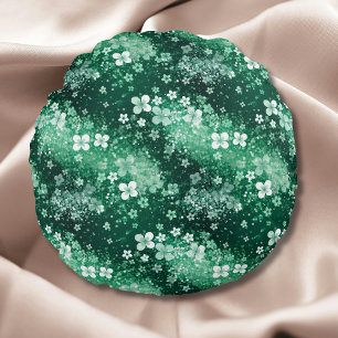 Eleganta vita gröna shamrockar och prickar på mörk rund kudde