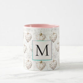Eleganta vita hjärtrydnader med monogram mugg