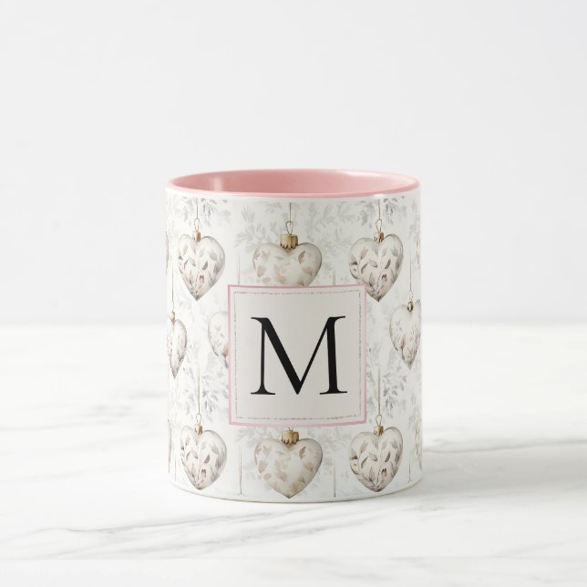 Eleganta vita rosa hjärtryddningar med monogram mugg (Center)