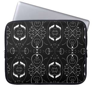 Eleganta vita utsmyckningar och ornament på svart laptop fodral
