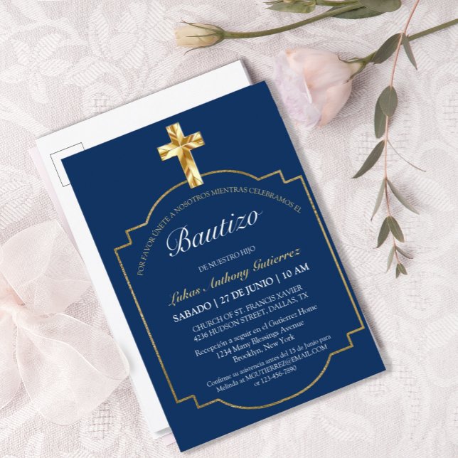 Elegante Bautismo de Niños Con Cruz Dorada Azul Inbjudan Vykort (ELEGANT SPANISH LANGUAGE NAVY BLUE GOLD CROSS BAUTIZO INVITATION POSTCARD)