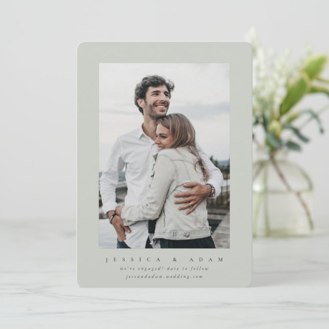 Eleganten är minimal. Vi är engagerade! Fotomeddel (Stående Fram)