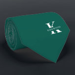 Eleganten Gräs Grönt Monogram   Namn | Ensidig Slips<br><div class="desc">En ensidig elegant med ett fetstilt,  vitt monogram över Gräsets djupa Grönt. Ovanpå detta monogram sitter ert för- eller efternamn som är skrivet i alla huvudstäder brev.  
Över 40  unika färg finns i både ensidiga och tvåsidiga versioner. Du kan bläddra bland dem genom att klicka på samlingslänken.</div>