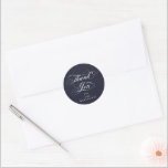 Eleganten mörk Navy Bröllop Tack Runt Klistermärke<br><div class="desc">Ett enkelt "Tack"-klistermärke/kuvertförsegling med elegant som ska koordineras med mitt bröllop-tack och som innehåller ett klassiskt,  svalt skriptteckensnitt. Malltexten är helt redigerbar,  så teckensnittet stil,  storlek,  färg och placering kan ändras. Textbilden "Tack" kan ändras och flyttat runt med hjälp av verktygen Redigera. Finns även som kvadratisk dekal.</div>