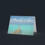 Eleganten Önskemål Beach Photo Jul Helgkort<br><div class="desc">Skicka ut helgdag med det här nautiska,  veckovisa julkortet med en enkel design med ord "varmaste önskemål" i ett tunt,  vitt skript med elegant,  tillsammans med ditt meddelande över vågräts favoritsemesterfoto. Lägg till ditt personliga meddelande i insidan eller ta bort texten om du vill lämna skriva till meddelandet.</div>