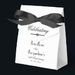 Eleganten Small White Bröllop-årsdagen Presentaskar<br><div class="desc">Favoritrutor för Small White Bröllop-årsdagen för klassisk Elegant. Favoritrutor för klassisk elegant personlig Bröllop-årsdag med Bride och Groom Namn och Giftermål och eventuella årsdatum som du behöver kan anges. Klicka på Anpassa den här mallen om du snabbt och enkelt vill anpassa favoritrutorna på Bröllop-årsdagen med dina uppgifter. Favorboxen för småvita...</div>