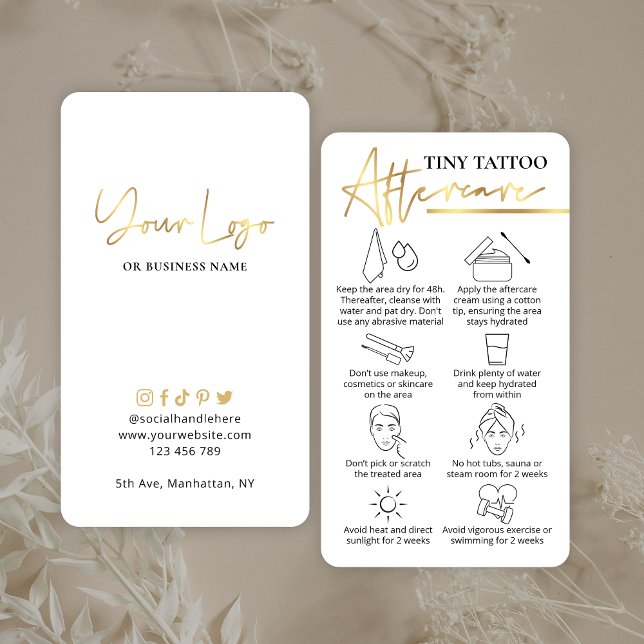Eleganten Tiny Tattoo Aftercare Guide Guld PMU Visitkort (White and faux gold Tiny Tattoo aftercare cards with icons & space for your logo)