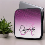 Elegantens anpassade namn Monogram Lila Ombre-bryt Laptop Fodral<br><div class="desc">Den här eleganten har en lila ombre streak-bakgrund med anpassat namn och inledande brev monogram. Anpassa texten fält med namn och börja med,  ta bort båda eller klicka på anpassa för att markera det teckensnitt som du vill använda stil,  storleka och färg.</div>
