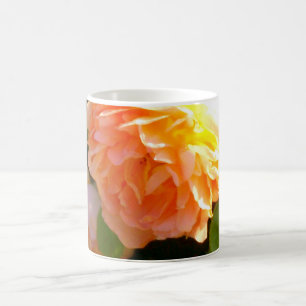Elegantens blommigt för klassisk orange i persiko- kaffemugg