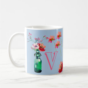 ELEGANTENS BLOMMIGT MED EN INLEDNING KAFFEMUGG