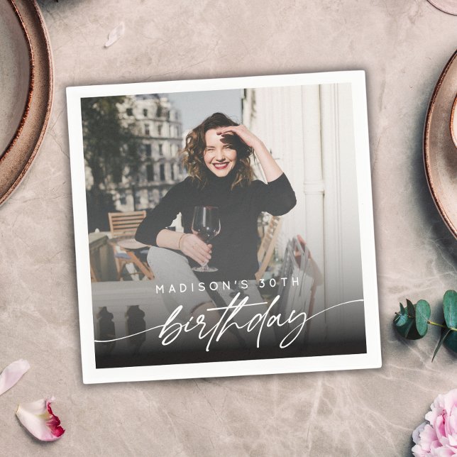 Elegantens foto Modern Födelsedagsfest med minimal Pappersservett (Skapare uppladdad)