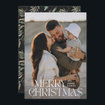 Elegantens fotomoderna, minsta svarta botaniska julkort<br><div class="desc">Elegant fotomodern minsta naturliga svarta vattenfärg botaniskt typografi God jul helgdag platta kort.</div>