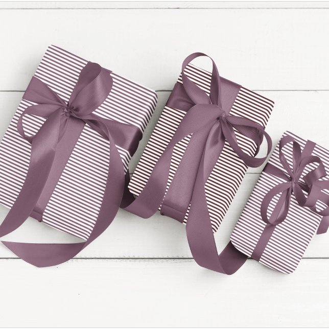 Elegantens Lila tunn, strimlad Presentpapper (Elegant Thin Striped Wrapping Paper with Purple and White Lines. Gift Wrap with Chic Fall Color.)