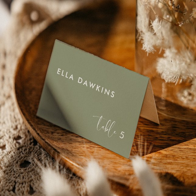 Elegantens moderna grönt-gästkort för  bröllop bordsnummer (Folded sage green wedding place card)