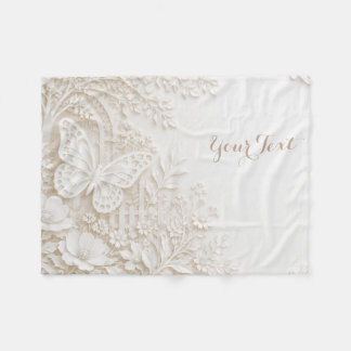 Eleganter Papercut Schmetterling mit Blumenrahmen Fleecefilt