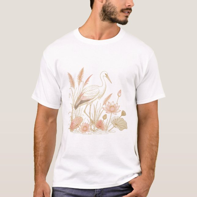 Eleganter Storch Im Lotusteich Mit Reiherfedern T Shirt (Framsida)