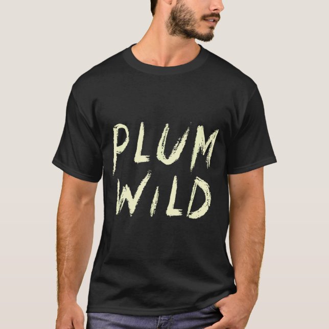 Elegantly Plum Wild Explorer Of Adventures  T Shirt (Framsida)