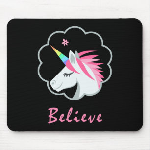 elegantt gulligt tror i unicornsemoji musmatta