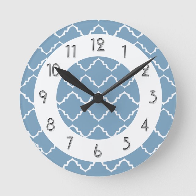 Elegantt Quatrefoil mönster - Lt Slösa Vit Rund Klocka (Framsida)