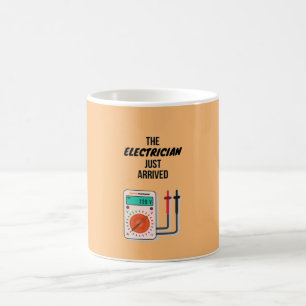 Elektrikern gav just gåvor till elläkaren kaffemugg
