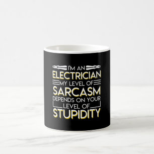 Elektrikersarcasmen beror på Stupidity Kaffemugg