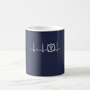 Elektriskt ingenjörhjärtslag kaffemugg