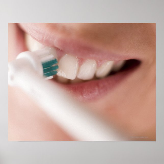 Elektriskt tandborste. Dessa anordningar har en mo Poster (Framsidan)