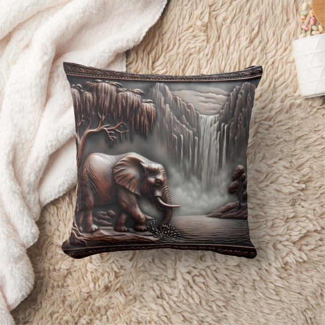 Elephant by Waterfall in Carved Relief Kudde (Filt)