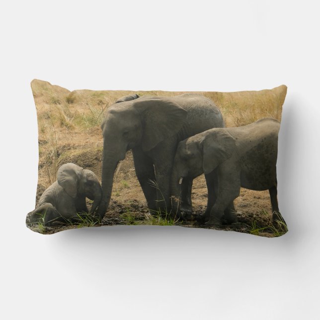 Elephant Family Bonding Lumbar Pillow Lumbarkudde (Framsida)