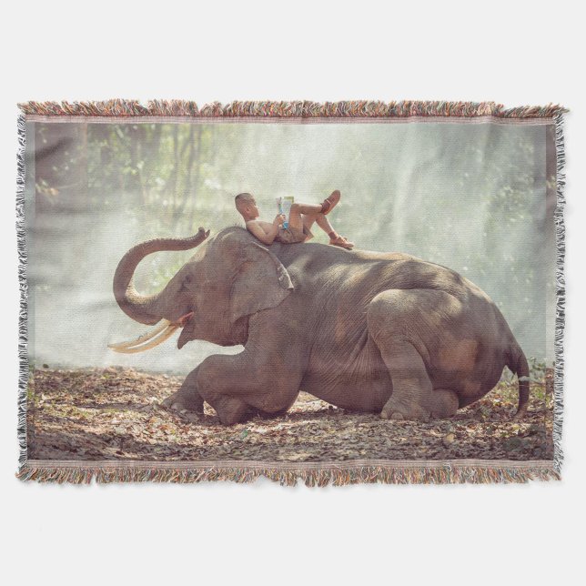Elephant Filt (Elephant Throw Blanket! 
This all-season throw blanket is designed for curling up on your couch!)