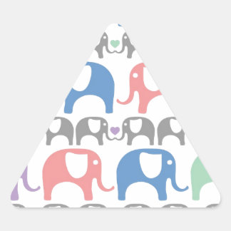 Elephant Kärlek Soft Pastel Mönster med hjärtan Triangelformat Klistermärke