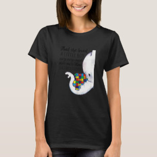 Elephant och hon älskade lilla pojken väldigt myck t shirt