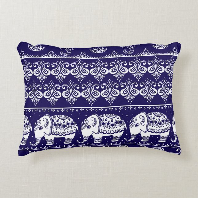 Elephant, paisley: stammen vintage mönster. prydnadskudde (Framsidan)