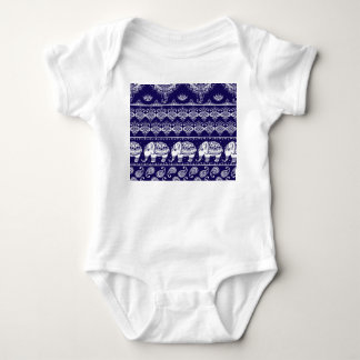 Elephant, paisley: stammen vintage mönster. t shirt