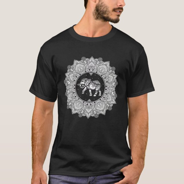 Elephant Yoga Elephant Mandala Ganesha Chakra Trib T Shirt (Framsida)
