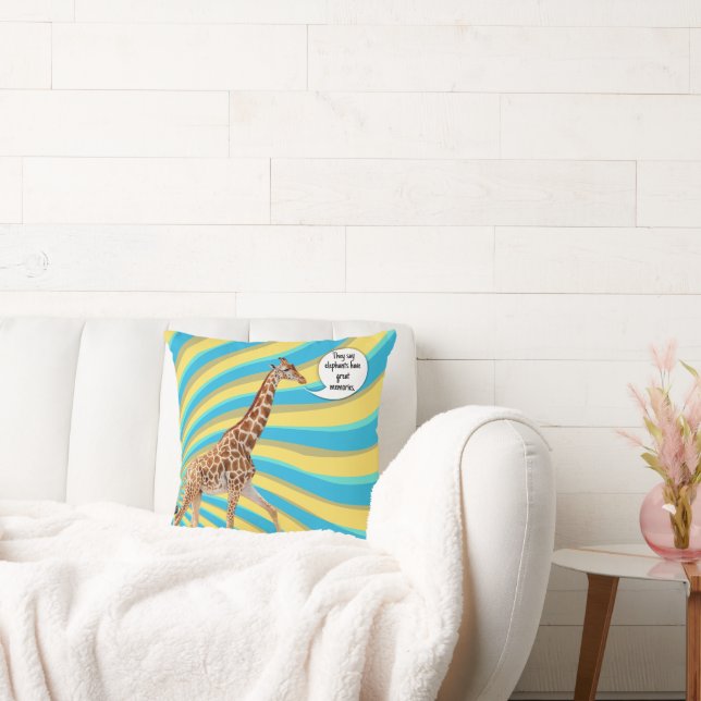 Elephants have great memories Throw Pillow Kudde (Soffa)