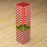 Elf Ben Helgdag jul Presentask För Vinflaska<br><div class="desc">Roligt Elf ben med röda och elfenbensstrimmade trikåer och gröntar med jingle klockor mot röd, grönt och elfenben rand, lägg till din helgdag hälsning och personalisering i chic med lodrätt text på baksidan. Använda de här vin-rutorna i personlig till ge din favoritvintage som party favors, företagsgåvor, företagsgåvor och mycket annat....</div>