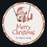 Elf jul Gift Märkre Sticker Runt Klistermärke<br><div class="desc">Den här lilla Märkrn väntar på den stora roligten. Viktiga vattenfärger och säsong-typografi kompletterar utformningen. Anpassa den här snygga självdesignen med dina detaljer enkelt och snabbt. Tryck på anpassningsknappen om du vill ordna om och formatera stil och placera texten.</div>