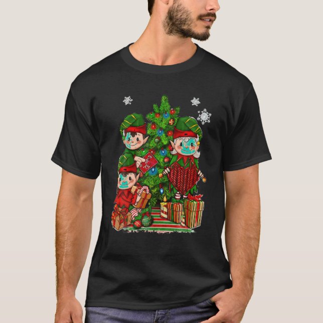 Elf med Knitting Julafton Träd Ljus julfamn T Shirt (Framsida)