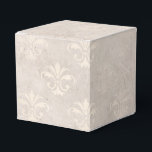 Elfenbensgrunge Damask Presentaskar<br><div class="desc">Lysande elfenben och vit,  sliten falsk damaskfolie-presentlåda.</div>