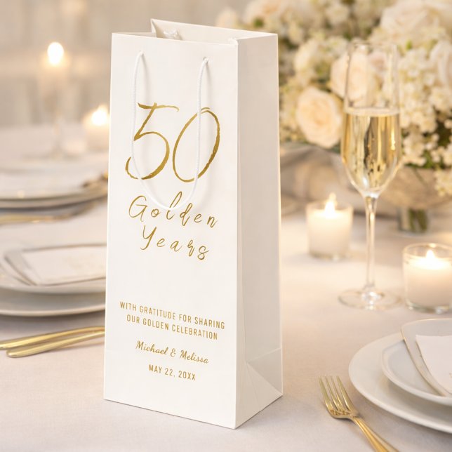 Elfenbensguld 50-årsjubileum Golden Years  (Elegant wine gift bag styled for a golden 50th wedding anniversary celebration)