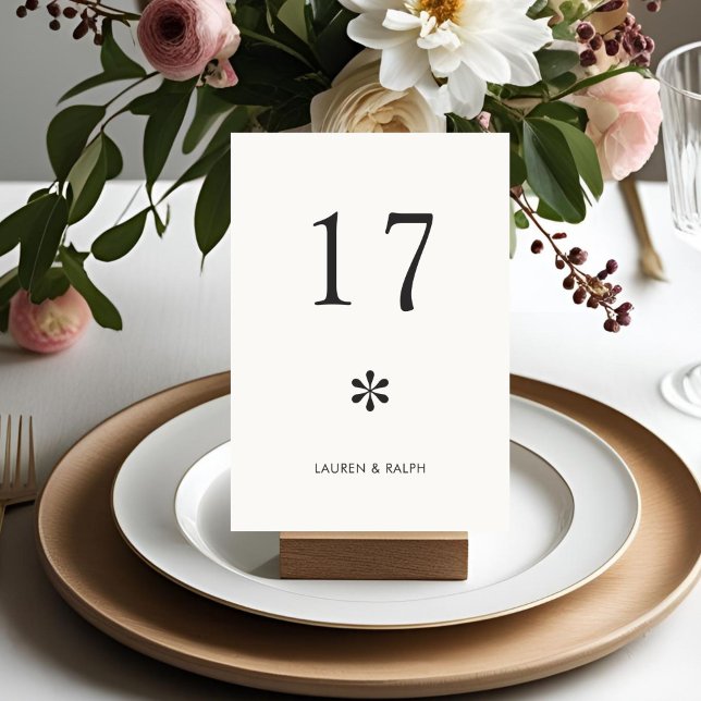 Elfenbenskusten | Chic minimal typografi Bröllop Bordsnummer (Skapare uppladdad)