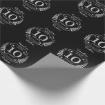 Elfenbenskustens traditionella bröllop-årsdag 10 å presentpapper<br><div class="desc">En design för att fira 10 år av giftermål. Den här designen har en färgad-lagerdesign i Grått/silver (det traditionella färg för denna årsdag) på svart bakgrund. Tin är den traditionella gåvan till tillfälle. Texten lyder Tin 10-årsdagen. En romantisk design för att fira ditt tionde år av giftermål. Om du vill...</div>