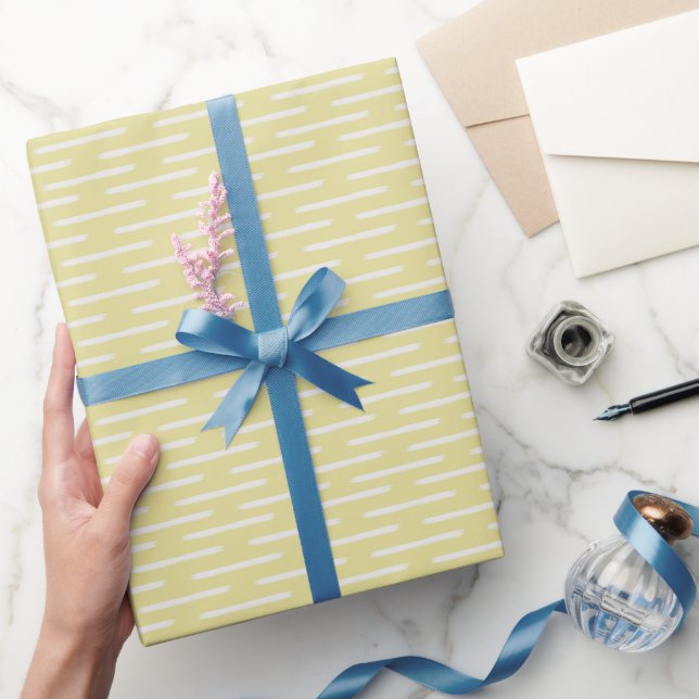 Elfenbenslinjer på gult presentpapper (Gifting)