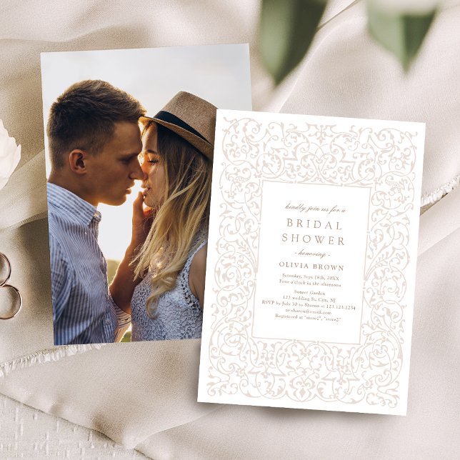 Elfenbensvintage utsmyckad ram Bröllopsdusch Inbjudningar (Ivory Vintage Ornate Frame Bridal Shower Invitation)