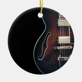 Elgitarr på svart julgransprydnad keramik