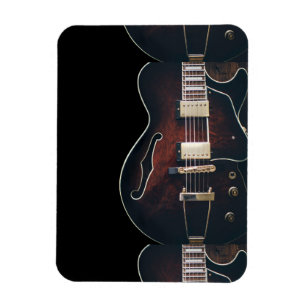Elgitarr på svart magnet